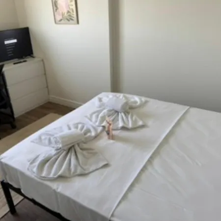 Confort Gare De 4 * كومبيينْيِ